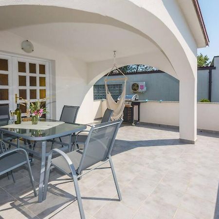 Family Patio Vir Apartment Bagian luar foto