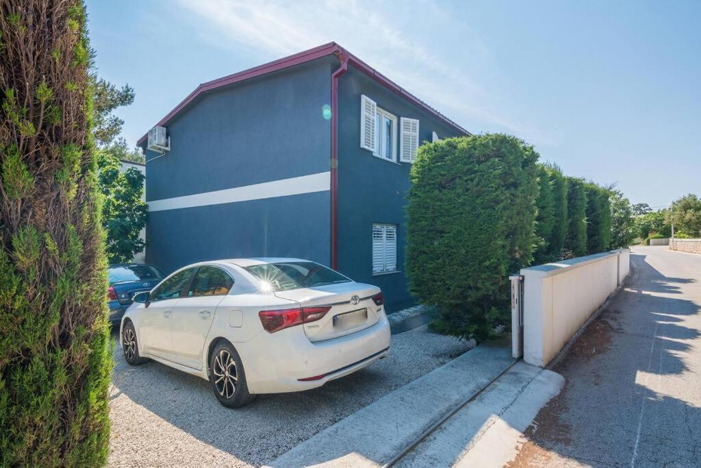 Family Patio Vir Apartment Bagian luar foto