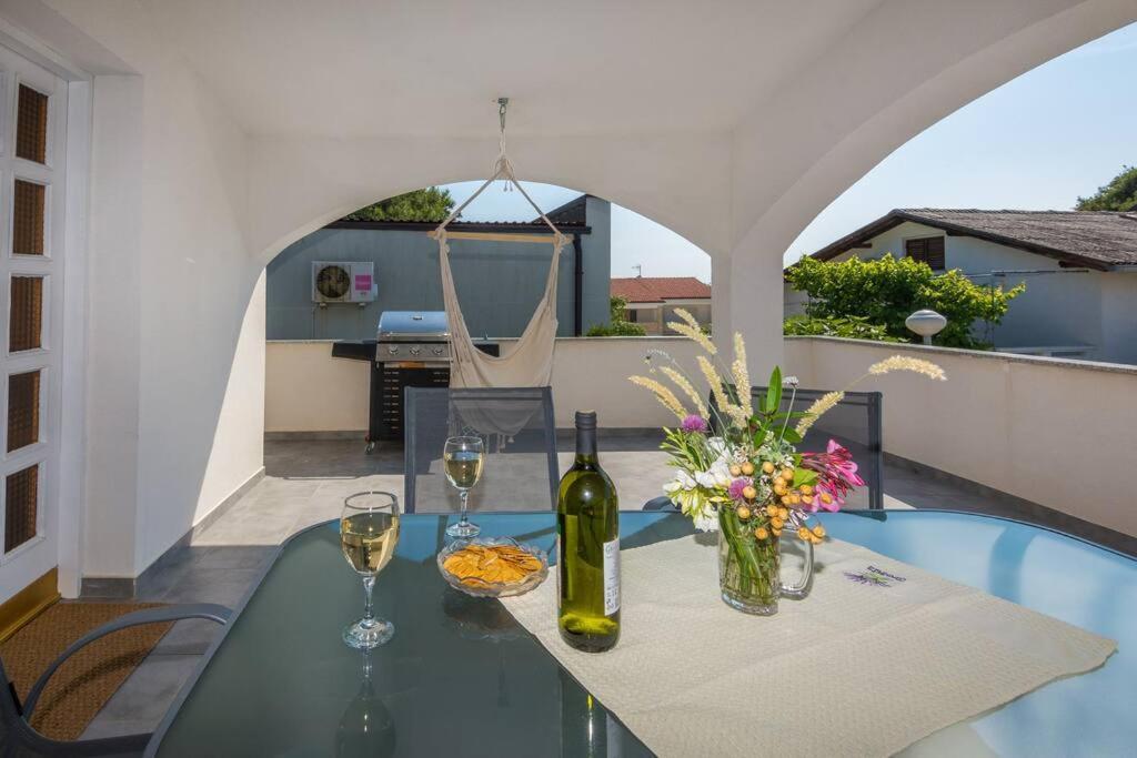 Family Patio Vir Apartment Bagian luar foto