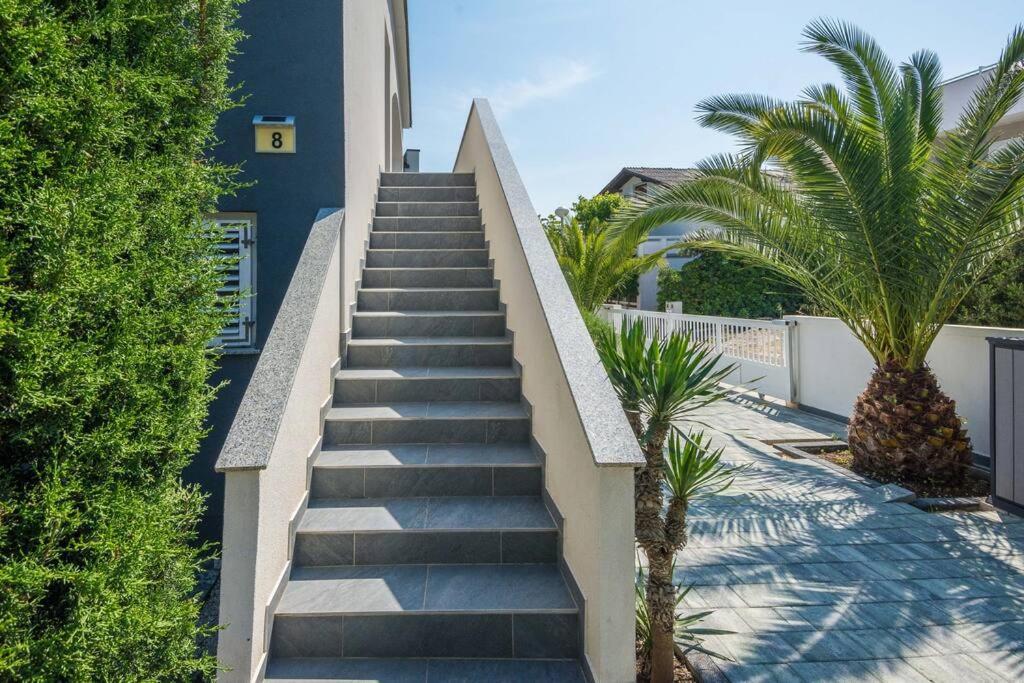 Family Patio Vir Apartment Bagian luar foto