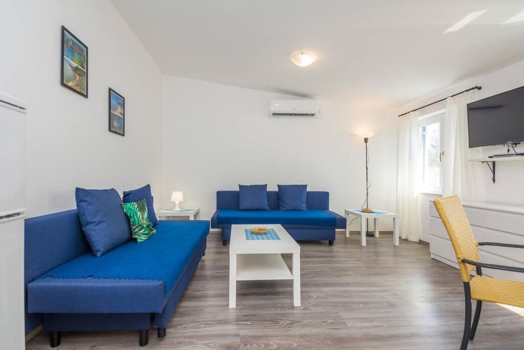 Family Patio Vir Apartment Bagian luar foto